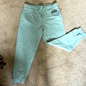 L women’s Gap joggers